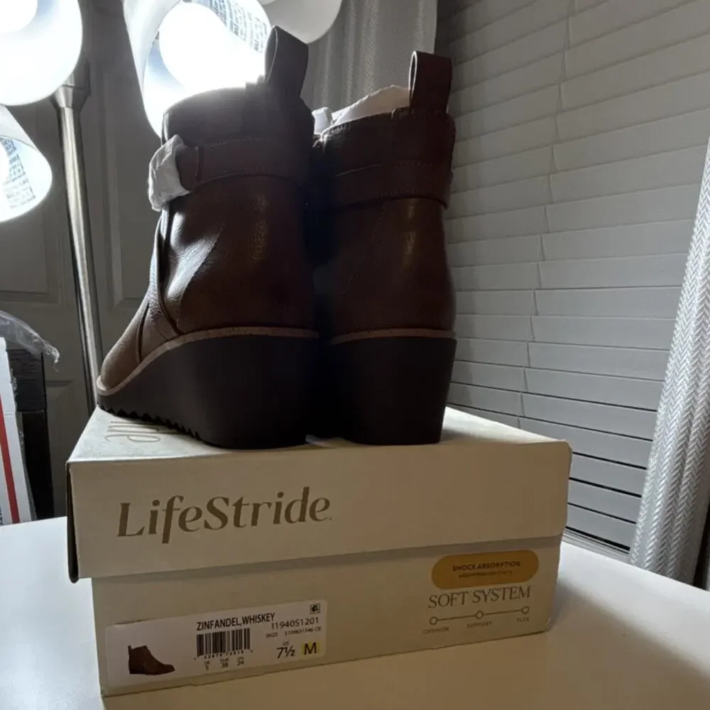 LifeStride Zinfandel Soft System Brown Wedge Ankle Bootie Zip Round Toe 7.5M